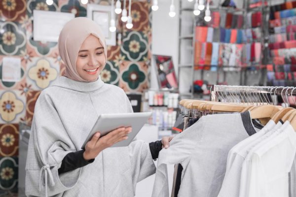 2024 Menuju Tren Busana Muslim Yang Stylish, Yuk Intip Bahan Yang Disukai Muslimah