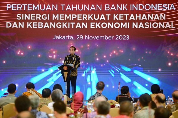 Jokowi : Peredaran Uang RI Semakin Kering, Apa Solusinya?