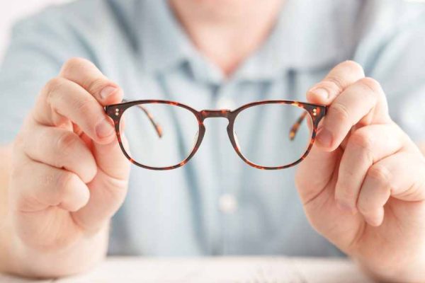 Tips Memilih Kacamata Yang Sesuai dengan Bentuk Wajah Kamu